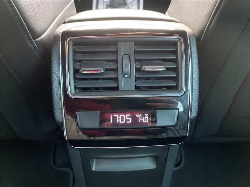 Škoda Superb 2,0 TDI  Ambition / NAVI - fotka 36 z 41