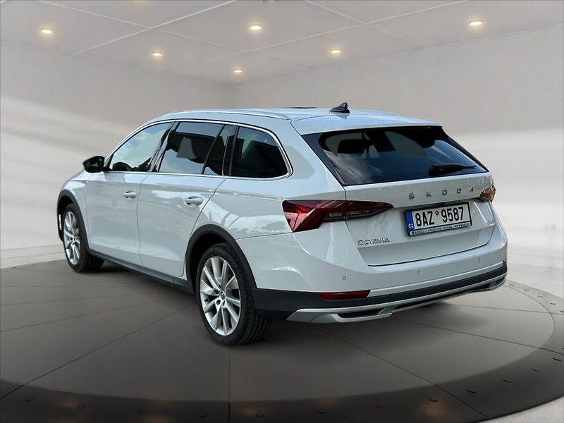 Škoda Octavia 2,0 TDI 147 Scout 4x4 AT - fotka 4 z 11