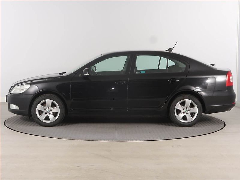 Škoda Octavia (2011) 2.0 TDI, Automat, Navi, Xenony - fotka 3 z 17