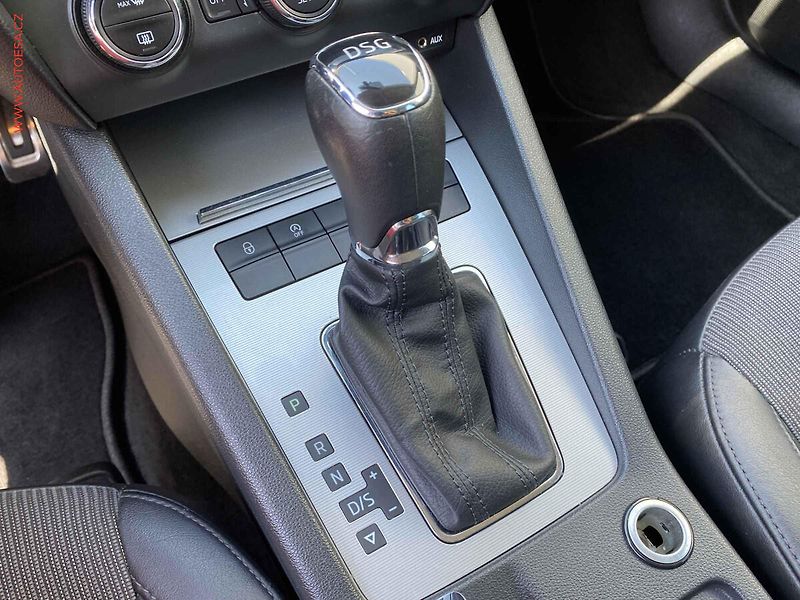 Škoda Octavia (2014) 2.0 TDi, Elegance, DSG - fotka 16 z 18