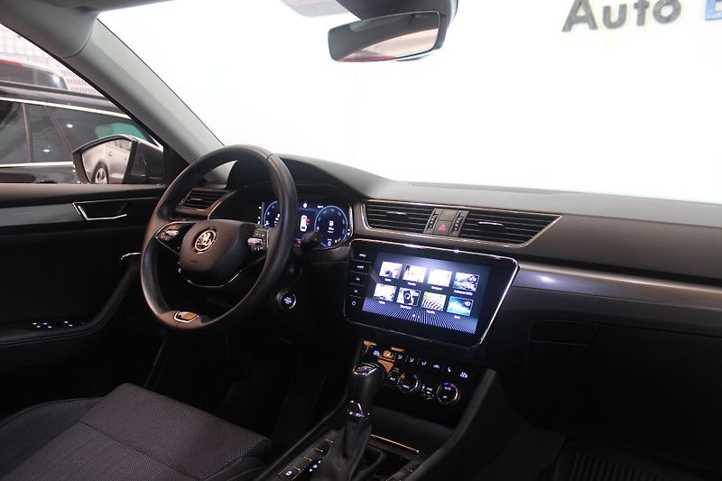 Škoda Superb (2023) 2.0TDI DSG Matrix Display - fotka 27 z 35
