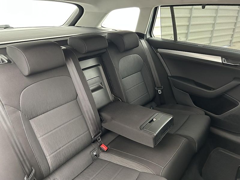 Škoda Superb 2.0 TDI Ambition - fotka 9 z 27