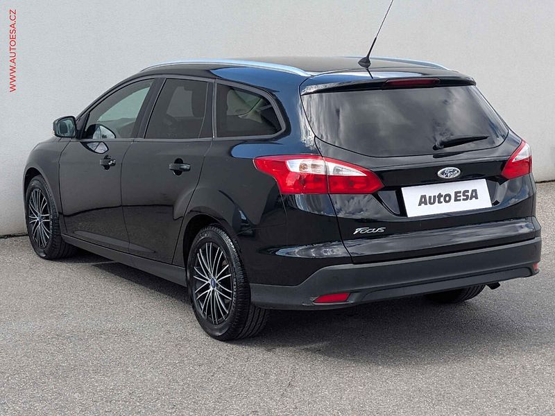 Ford Focus (2011) 1.6 i, AC, výhřev sed - fotka 4 z 16