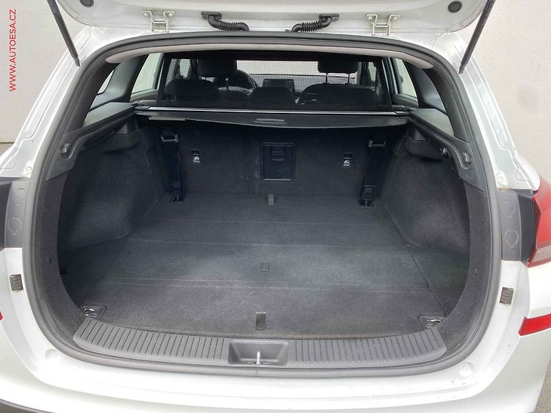 Hyundai i30 (2018) 1.0 T-GDI, 1.maj,ČR, Style - fotka 7 z 19