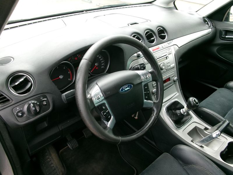 Ford S-MAX 2,0TDCi PANORAMA AC TEMP - fotka 8 z 23