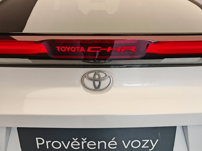 Toyota C-HR 2.0 Hybrid 4x4 Executive - fotka 9 z 44