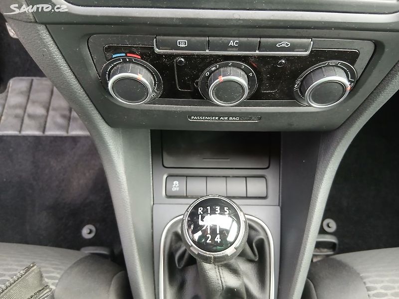 Volkswagen Golf VI 1.6 TDI - fotka 18 z 29