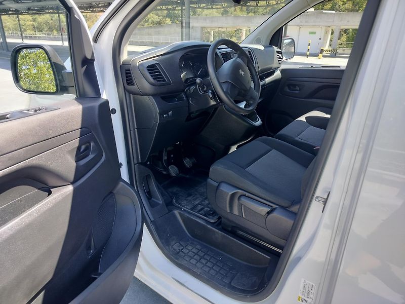 Peugeot Expert 1.5 BlueHDI - fotka 9 z 24