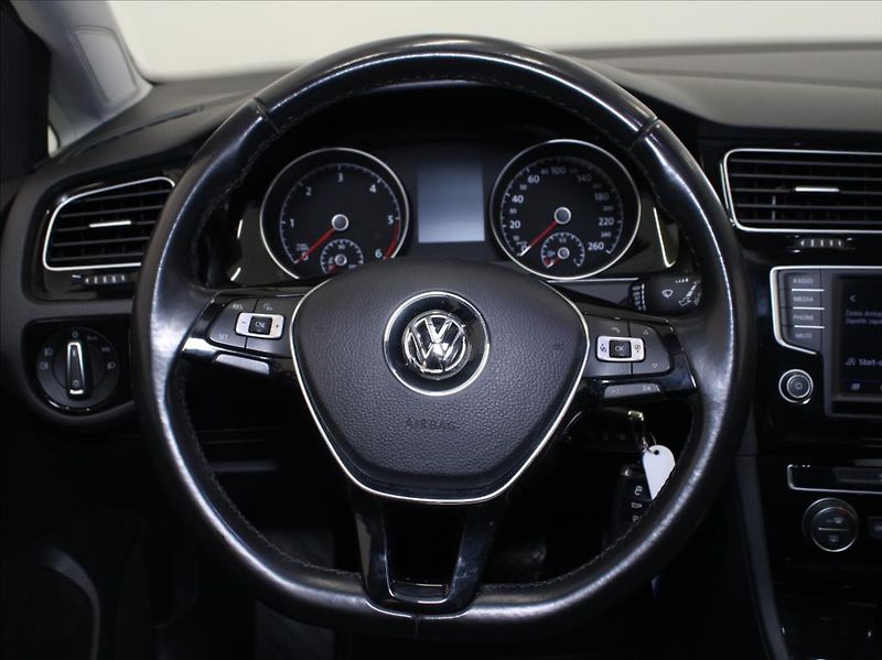 Volkswagen Golf 2,0 TDi 110kW DSG Highline ČR - fotka 9 z 18