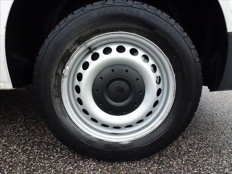 Volkswagen Transporter 2,0 TDi 9 míst - fotka 31 z 36