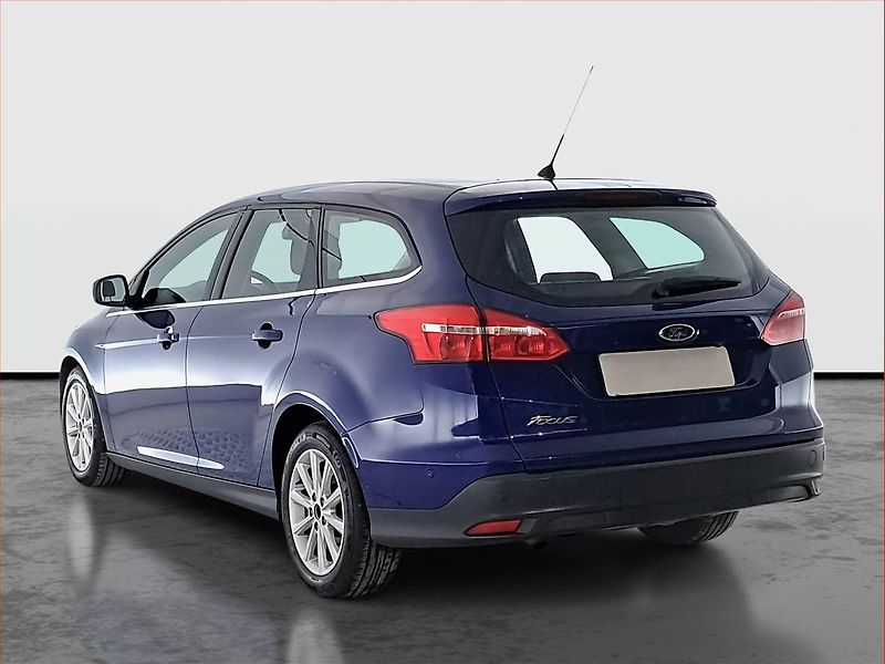 Ford Focus (2015) 1.5 TDCi, Navi, Tempomat - fotka 4 z 19