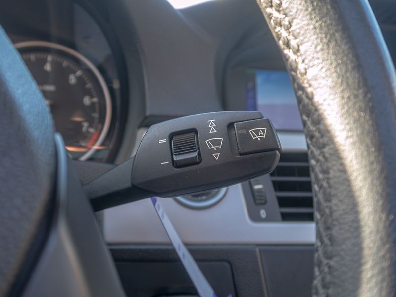 BMW Řada 3 (2011) 325i 160KW mat HK – NAVIGACE - fotka 22 z 52