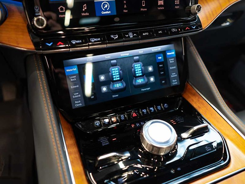 Jeep Grand Wagoneer (2022) 6.4 V8 HEMI Series III, masáže - fotka 26 z 41