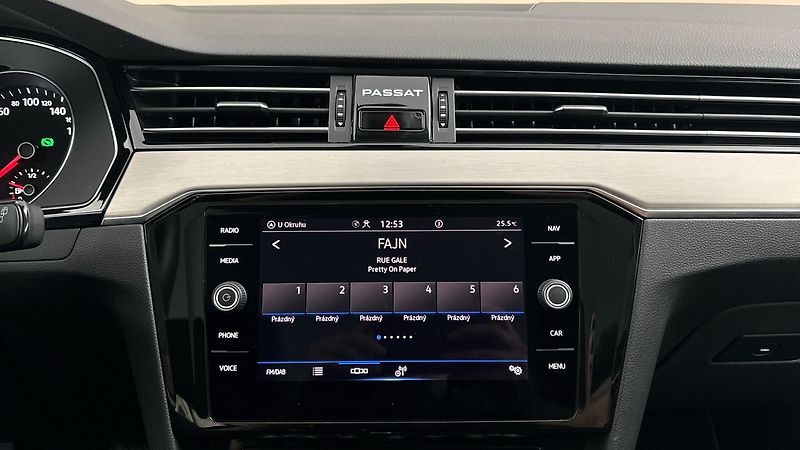 Volkswagen Passat 2.0 TDI DSG Elegance Variant - fotka 11 z 27