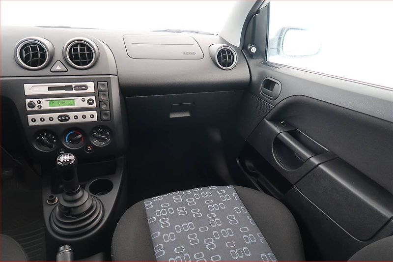 Ford Fiesta (2005) Trend 1.3 i, po STK, Klima - fotka 8 z 14