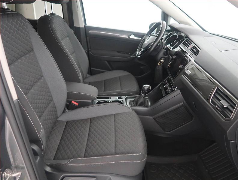 Volkswagen Touran (2018) 2.0 TDI, Automat, 7 míst - fotka 9 z 16