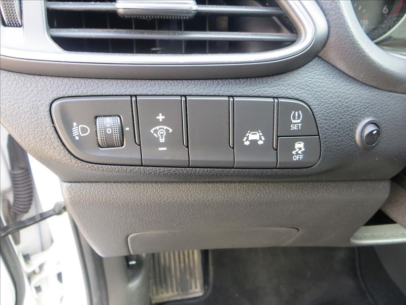 Hyundai i30 1,6 CRDi 85kW Komfort ČR DPH - fotka 13 z 23