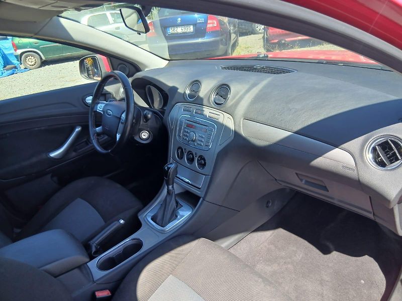 Ford Mondeo 2.0 TDCI, automat - fotka 25 z 31