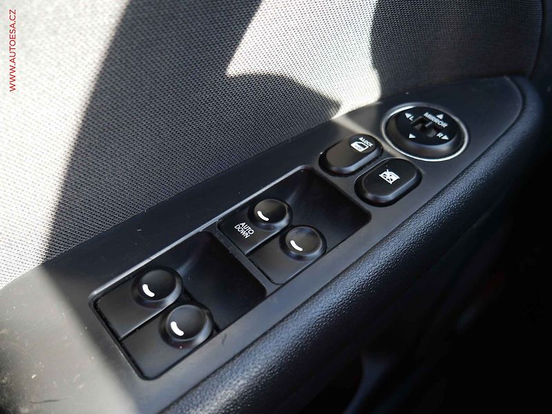 Hyundai i30 (2009) 1.6 CVVT, 2.maj,ČR, Klima - fotka 11 z 16