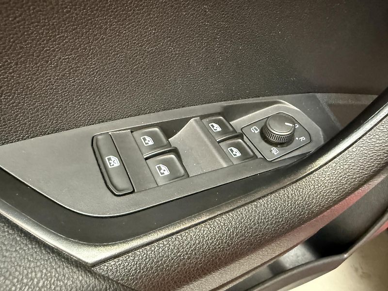 Škoda Karoq 2.0 TDI 110kW Sportline Exclus - fotka 10 z 13