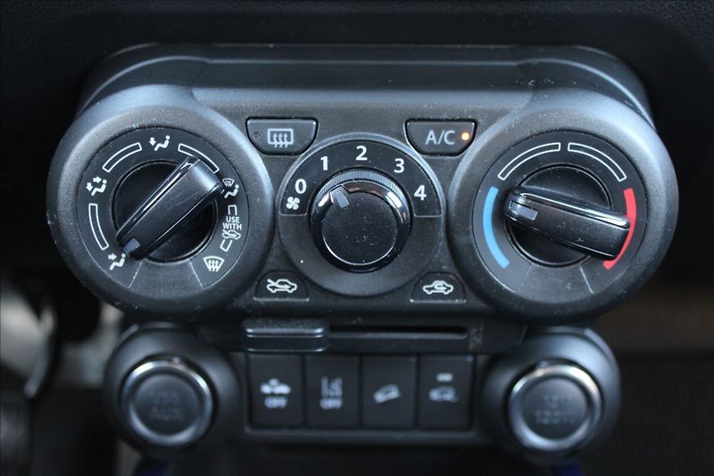 Suzuki Ignis 1,2 i  4x4,COMFORT,VÝHŘEVY - fotka 15 z 39