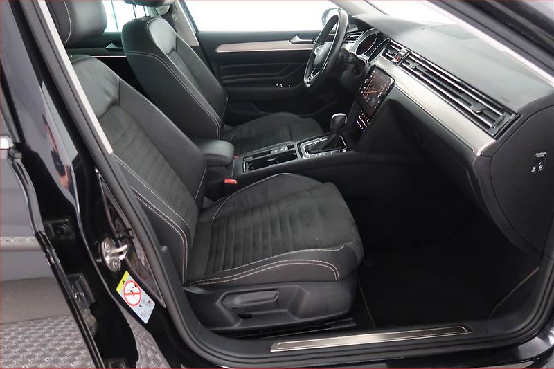 Volkswagen Passat (2021) Elegance 2.0 TDI - fotka 9 z 22