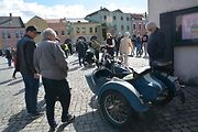 Automobiloví a motocykloví veteráni se vydali v neděli na tradiční jízdu Ze zámku na hrad. Start byl na Horním náměstí v Přerově, kde si lidé užili bohatý program.
