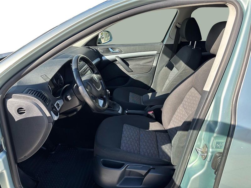 Škoda Octavia 1.6 MPi 75kW Ambiente Plus - fotka 11 z 29