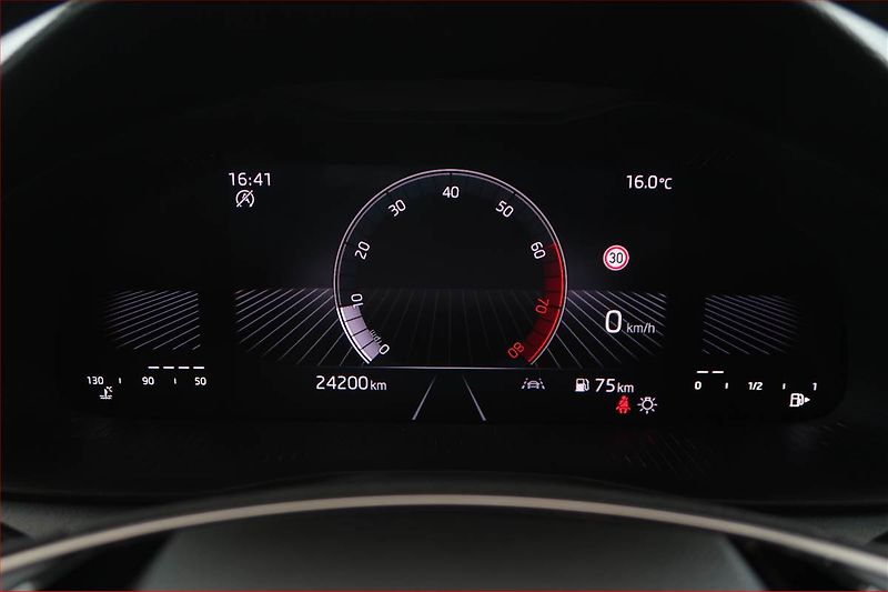 Škoda Kamiq (2024) 1.0 TSI - fotka 11 z 16
