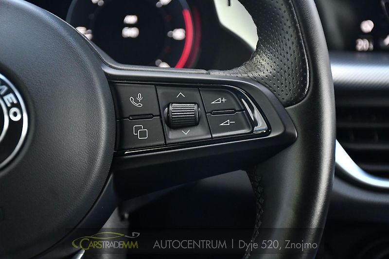Alfa Romeo Stelvio 2.2 Diesel 16V 154kW VELOCE Q4 - fotka 29 z 53