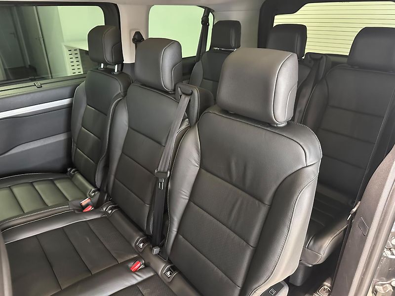 Peugeot Traveller (2026) Allure L2 2.2 BlueHDi 180 EAT8 - fotka 9 z 28
