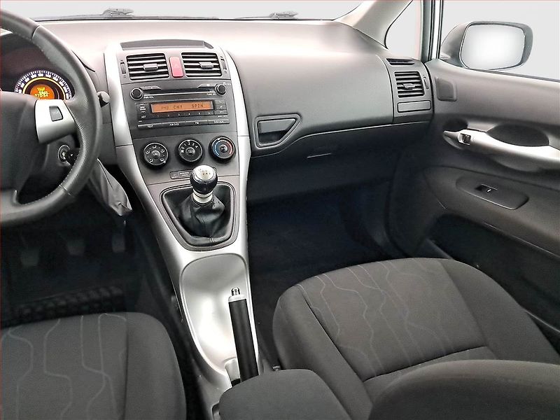 Toyota Auris (2010) 1.6 Valvematic - fotka 8 z 16