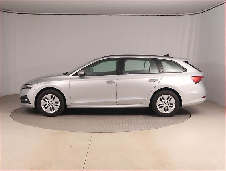 Škoda Octavia (2023) Ambition 2.0 TDI, ČR,1.maj - fotka 3 z 15