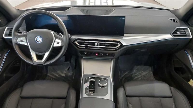BMW Řada 3 330e - fotka 5 z 10