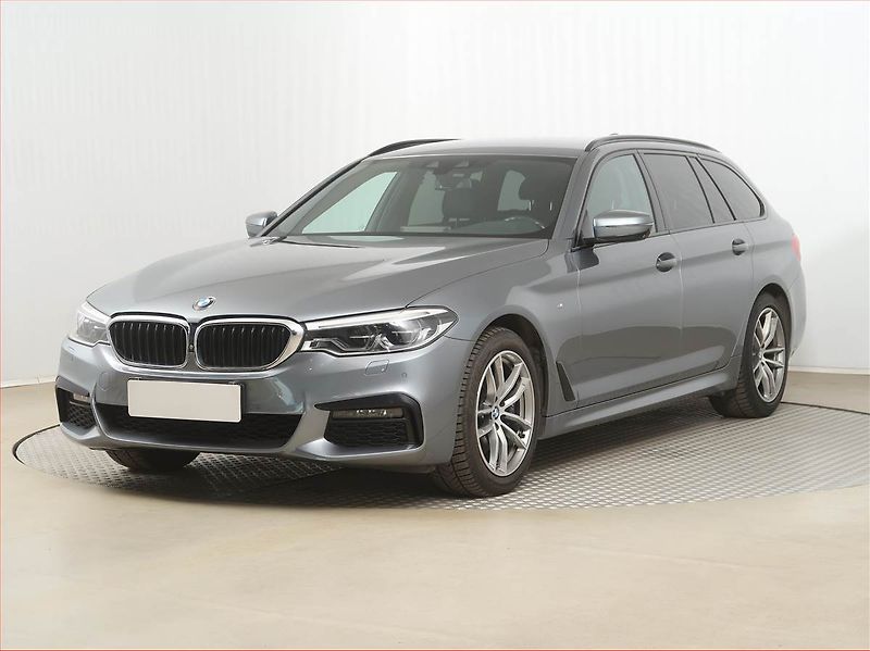 BMW Řada 5 (2020) 530i xDrive - fotka 2 z 25