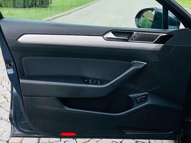 Volkswagen Passat 2.0TDI AUTOMAT KAMERY SERVISKA - fotka 31 z 49