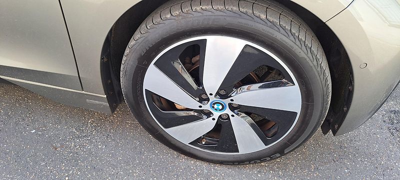 BMW i3 (2015) REX*LED*VÝBAVA*STAV*VÝHŘEV - fotka 34 z 42