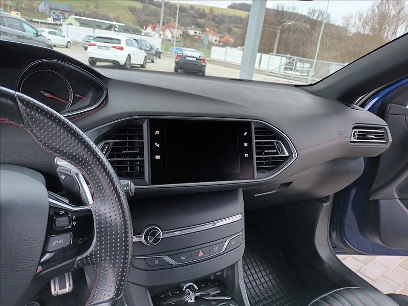 Peugeot 308 2,0 HDI,GT,130KW,ČR,SERVIS,NAV - fotka 12 z 50