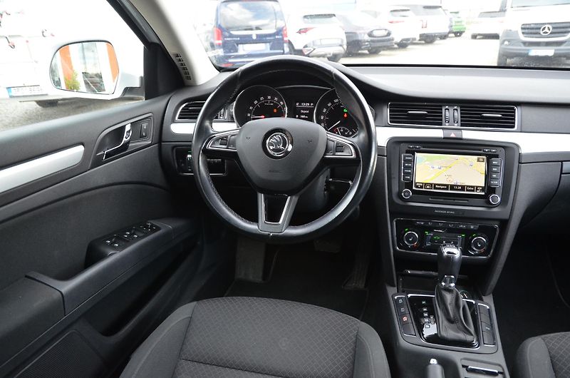 Škoda Superb (2015) 2.0 TDi DSG 4x4 WEBASTO /TAŽNÉ - fotka 21 z 38