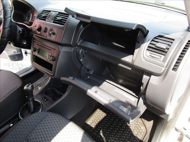 Škoda Fabia Combi 1.2i 12V Ambiente, Klima - fotka 17 z 41