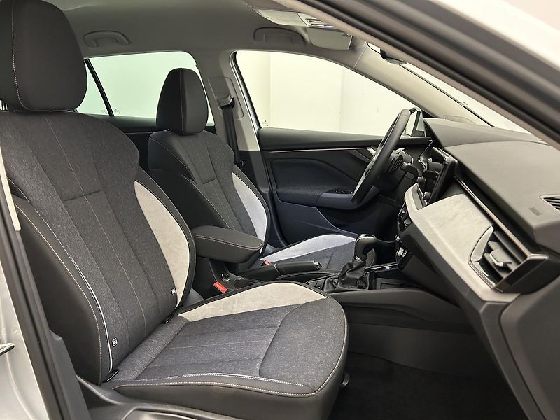 Škoda Scala 1.0 TSI Top selection - fotka 19 z 24
