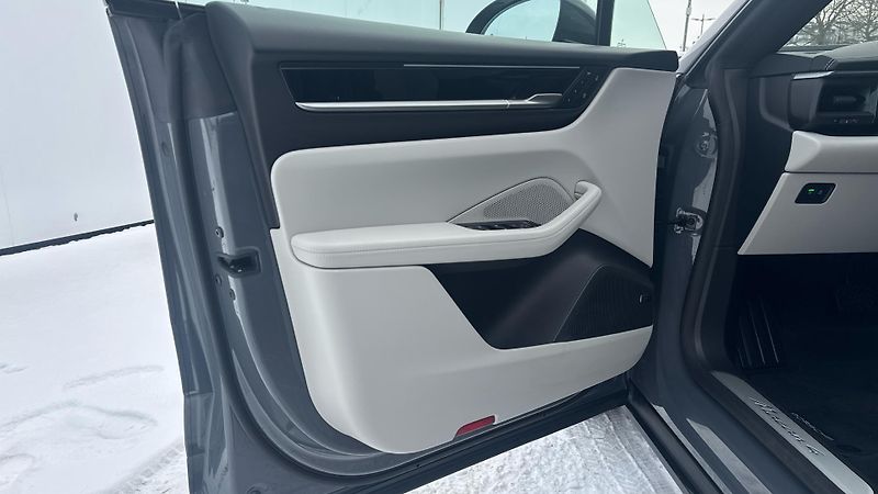 Porsche Macan (2025) 4 - fotka 21 z 29