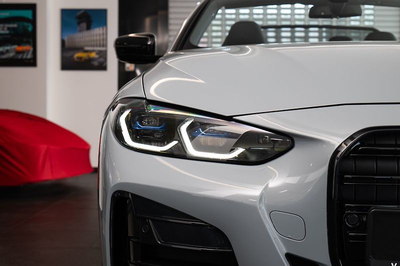 BMW Řada 4 M440i xDrive Cabrio HarmanKard - fotka 23 z 26