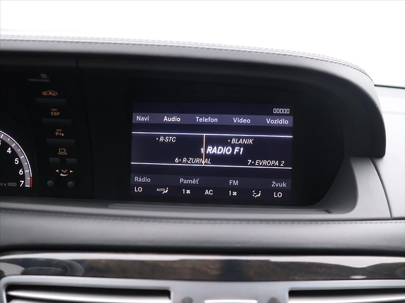 Mercedes-Benz CL 5,5 500 285kW 4Matic - fotka 18 z 28