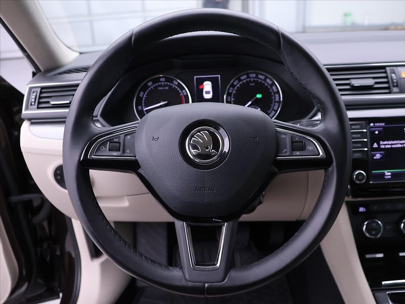 Škoda Superb 2,0 TSI 162kW DSG CZ Style - fotka 17 z 36