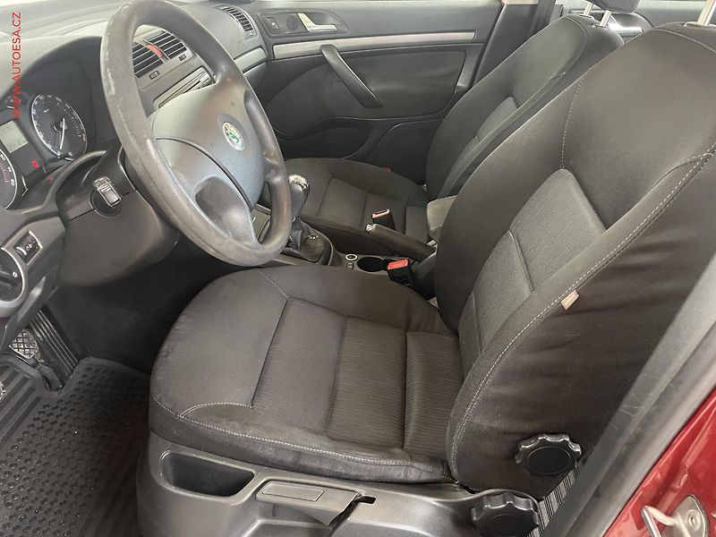 Škoda Octavia (2008) 2.0TDi, ČR, AC, temp - fotka 9 z 14