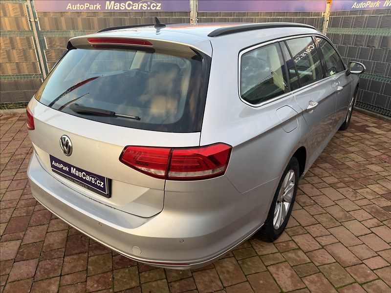 Volkswagen Passat 2.0 TDI Comfortline - fotka 5 z 21
