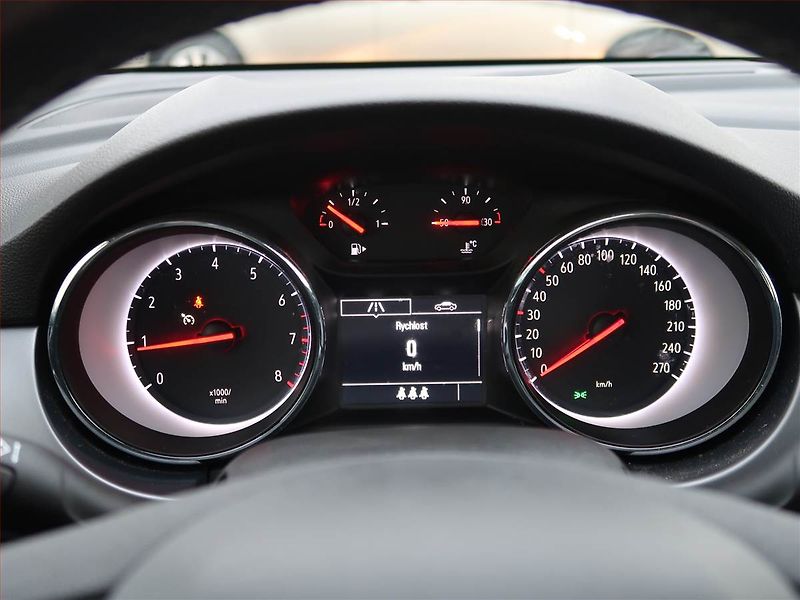 Opel Astra (2019) 1.4 T, Tempomat, Park. senzory - fotka 11 z 18
