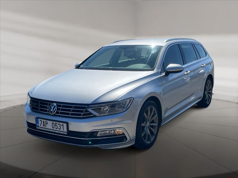 Volkswagen Passat 2,0 TDI Highline AT - fotka 3 z 11