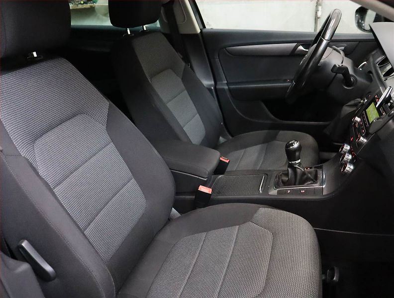 Volkswagen Passat (2013) Comfortline 2.0 TDI - fotka 9 z 20